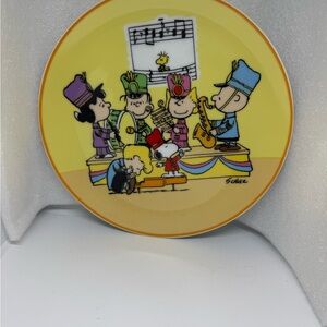 Peanuts Yellow Musical Band Plate